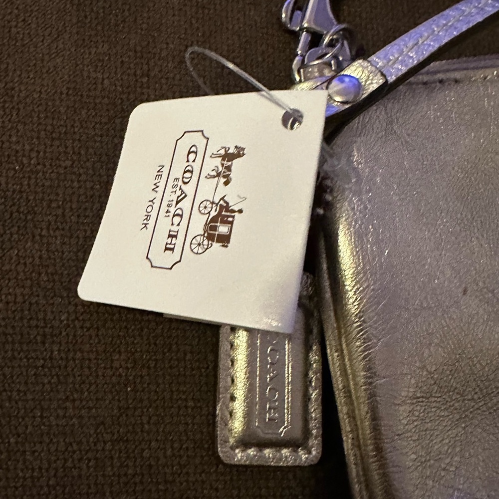 Coach wristlet NWT gold‎ - Picture 4 of 11